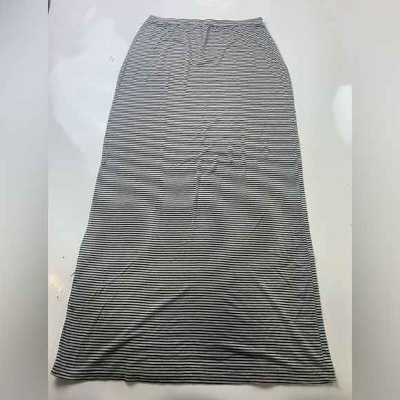 Brandy Melville white and black stripe skirt one size - Picture 1 of 3